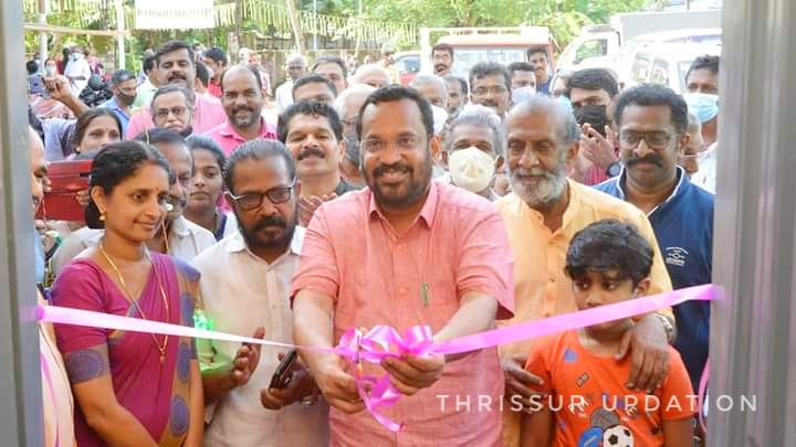 മൂർക്കനിക്കര ഗവ യു പി സ്കൂളിൽ പൂർവ്വ വിദ്യാർത്ഥി സംഘടനയുടെ നേതൃത്വത്തിൽ നിർമ്മിച്ച പുതിയ കിച്ചൺ കോംപ്ലക്സ് റവന്യൂ മന്ത്രി കെ രാജൻ ഉദ്ഘാടനം ചെയ്തു