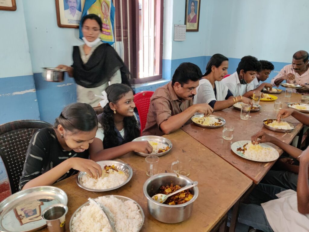 ഉച്ചഭക്ഷണത്തിന്റെ ഗുണനിലവാരംഉറപ്പുവരുത്താൻ സ്കൂളിൽഎംഎൽഎയുടെ സന്ദർശനം