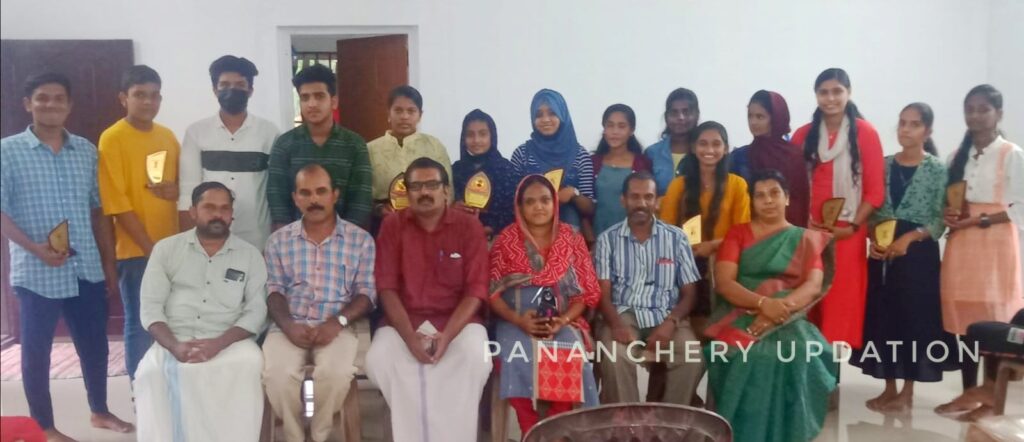 ചാത്തംകുളം ഇസ് ലാമിക് സെൻ്ററിൽ SSLC യിൽ ഉന്നത വിജയം കൈവരിച്ച കുട്ടികൾക്കുള്ള അനുമോദന യോഗവും തെരഞ്ഞെടുത്ത കുട്ടികൾക്കുള്ള പുസ്തകവിതരണവും നടത്തി