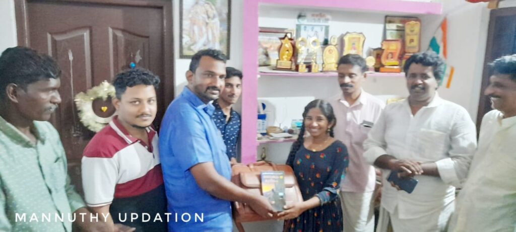 മാടക്കത്തറ പഞ്ചായത്തിൽ ഒരു കുടുംബത്തിൽ ഇരട്ട നേട്ടം