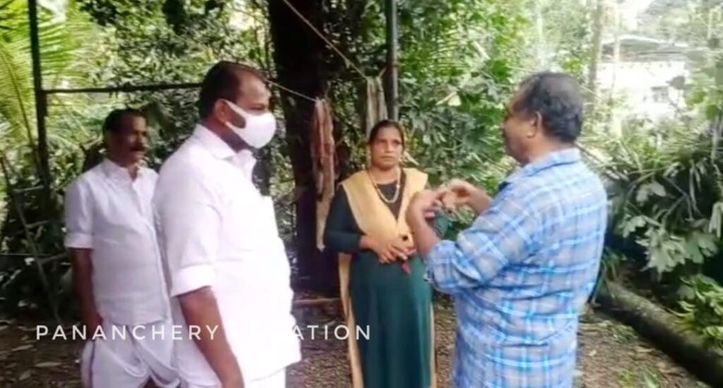 പാണഞ്ചേരി,നടത്തറ ചേരുംകുഴി പ്രദേശത്ത് ചുഴലിക്കാറ്റ് ബാധിച്ച് നാശനഷ്ടങ്ങൾ ഉണ്ടായ വീടും കൃഷിസ്ഥലങ്ങളും ഡിസിസി പ്രസിഡന്റ്‌ ജോസ് വളളൂർ സന്ദർശിച്ചു