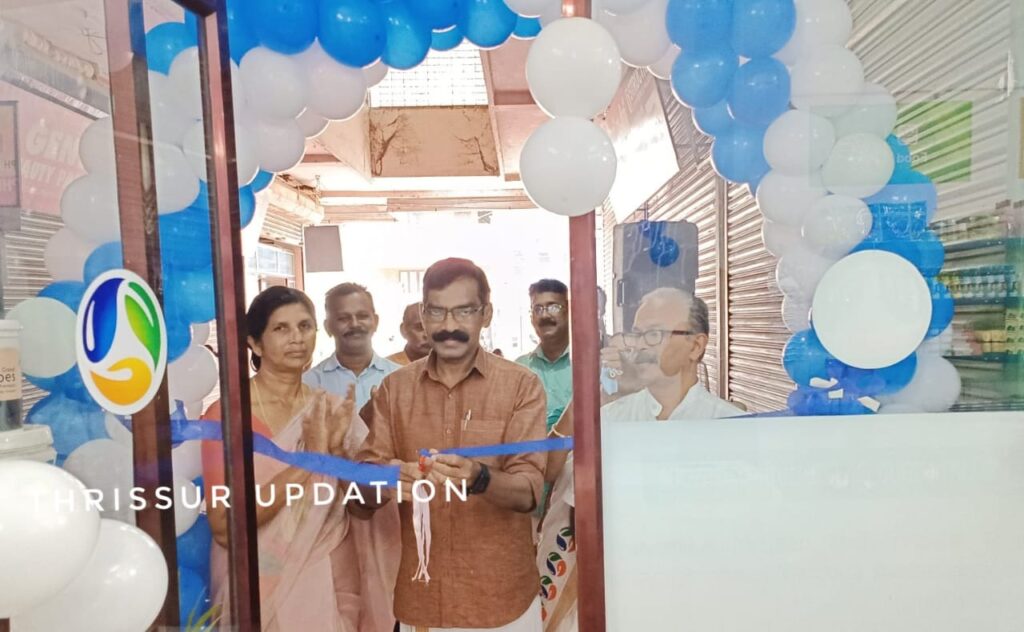 MECHERY RCM SHOP പഞ്ചായത്ത് പ്രസിഡന്റ് പി.പി.രവീന്ദ്രൻ ഉദ്ഘാടനം ചെയ്ത് പ്രവർത്തനം ആരംഭിച്ചു