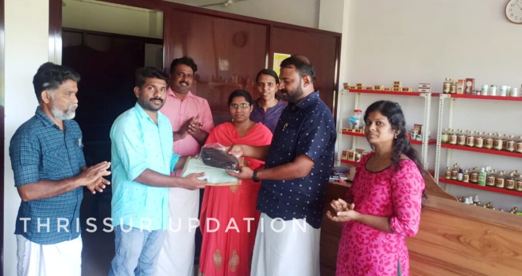 AIYF മാടക്കത്തറ മേഖല കമ്മിറ്റിയുടെ നേതൃത്വത്തിൽ കാൻസർ രോഗികൾക്ക് ഒരു കൈത്താങ്ങ് സാന്ത്വനം പദ്ധതി ജില്ലാസെക്രട്ടറി പ്രസാദ് പറേരി ഉദ്ഘാടനം ചെയ്തു