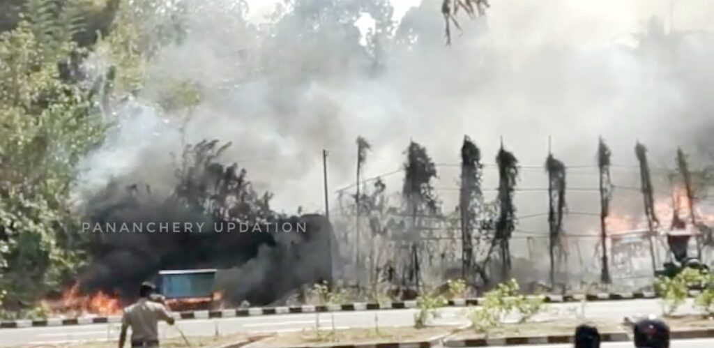 പട്ടിക്കാട് ദേശീയപാതയുടെ സമീപത്ത് തീ പിടുത്തം