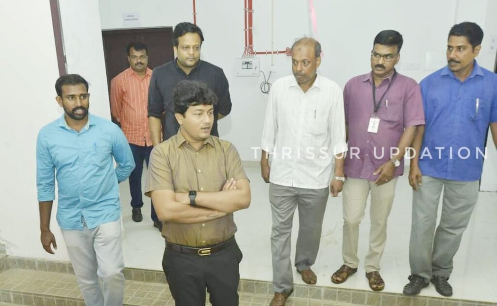 ഇലക്ഷൻ കമ്മീഷൻ വെയർഹൗസ് ജില്ലാ കലക്ടർ കലക്ടർ വി ആർ കൃഷ്ണ തേജ സന്ദർശിച്ചു