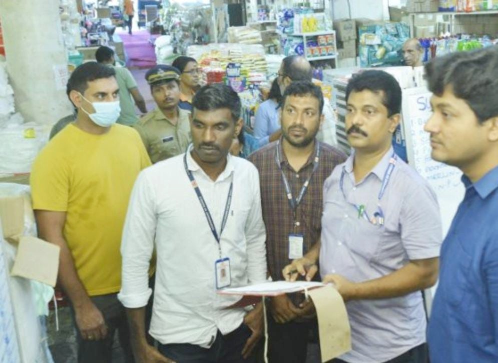 ഭക്ഷ്യ വിൽപന കടകളിൽ പരിശോധന; 5000 രൂപ പിഴ ഈടാക്കി