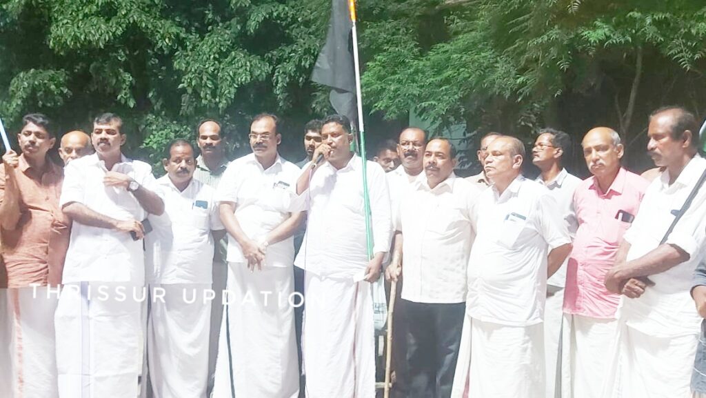 കെ പി സി സി പ്രസിഡന്റ്  കെ സുധാകരനെ അറസ്റ്റ് ചെയ്തതിൽ പ്രതിഷേധിച്ച്  ഒല്ലൂക്കര  മണ്ഡലം കോൺഗ്രസ് കമ്മിറ്റിയുടെ നേതൃത്വത്തിൽ  പ്രതിഷേധ പ്രകടനം നടത്തി