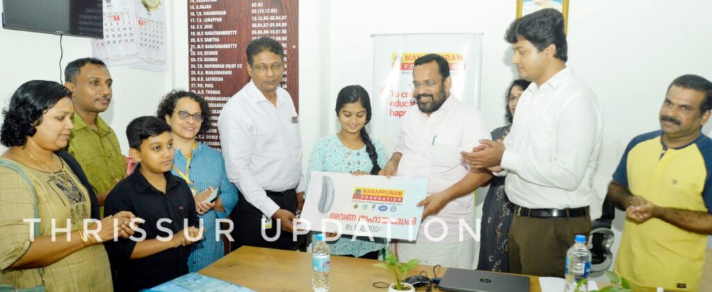 നന്ദന ഇനി കേൾവിയുടെ ലോകത്ത്: കരുതലും കൈത്താങ്ങും അദാലത്തിലൂടെ ശ്രവണസഹായി കൈമാറി.